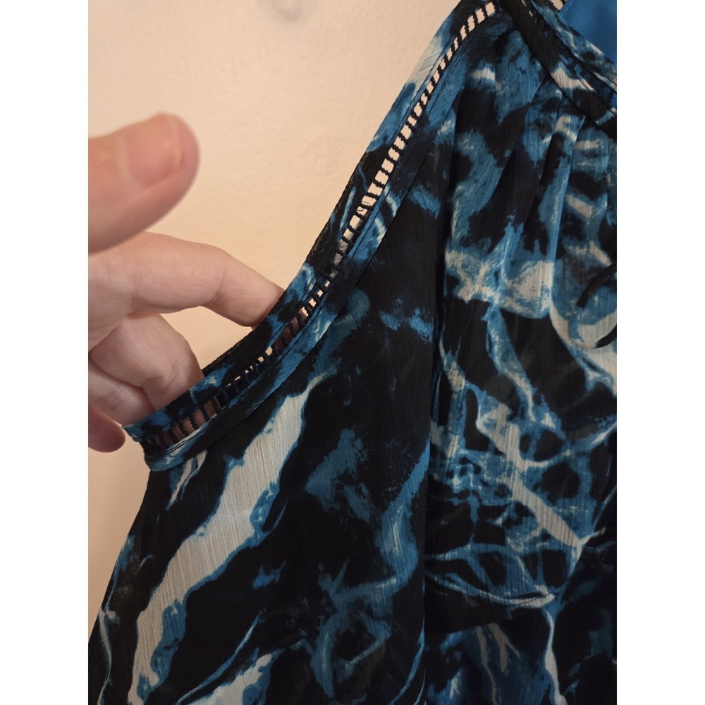 White House/Black Market sleeveless blouse-size 6 - Picture 3 of 6